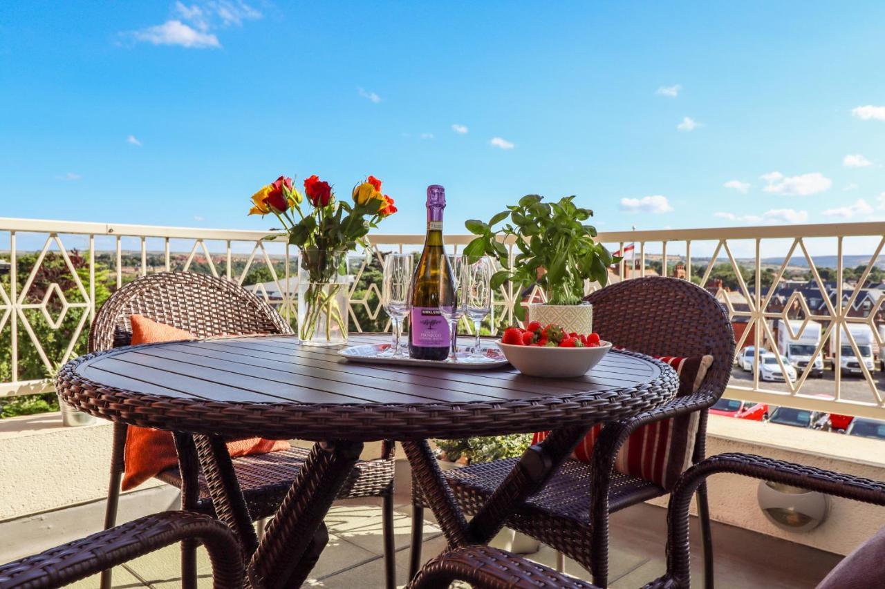 Apartamento Above & Beyond Whitby Exterior foto