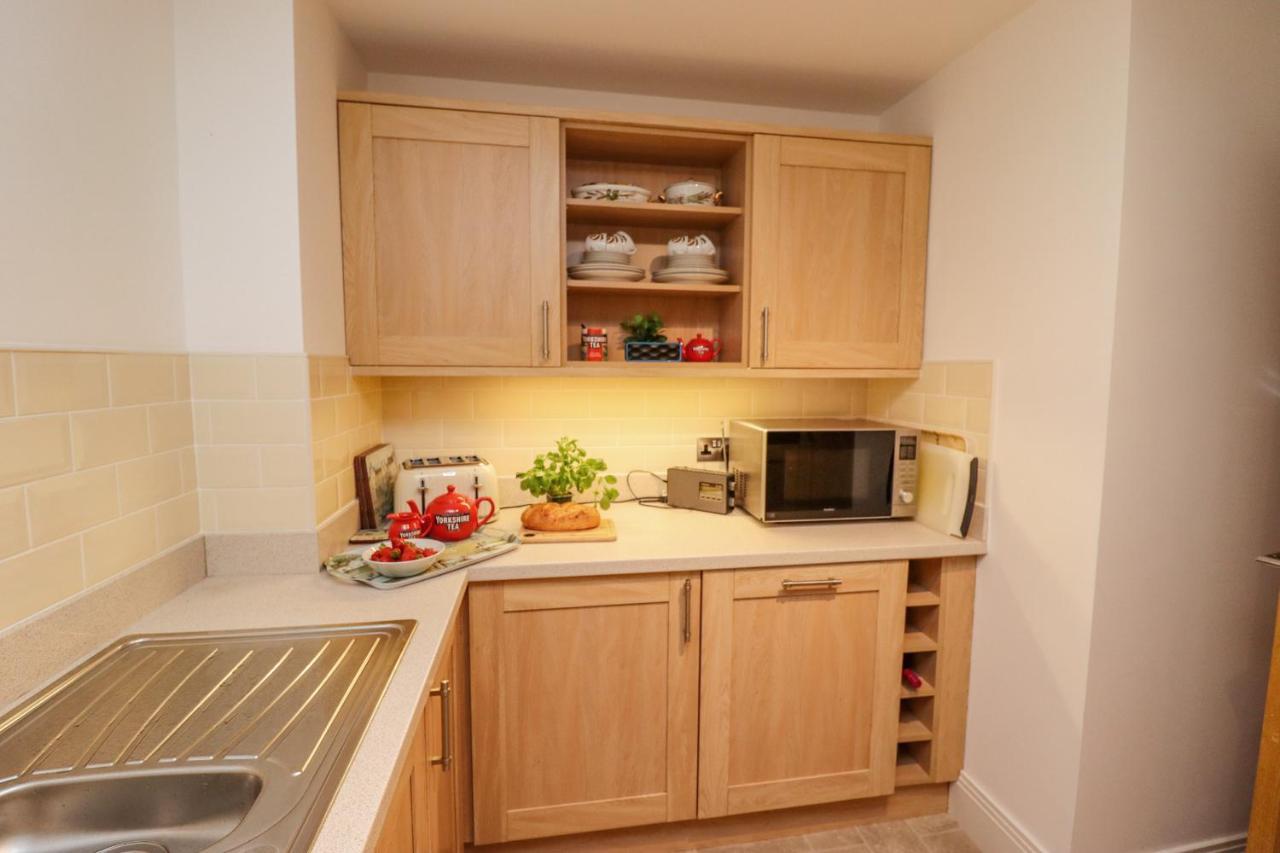 Apartamento Above & Beyond Whitby Exterior foto
