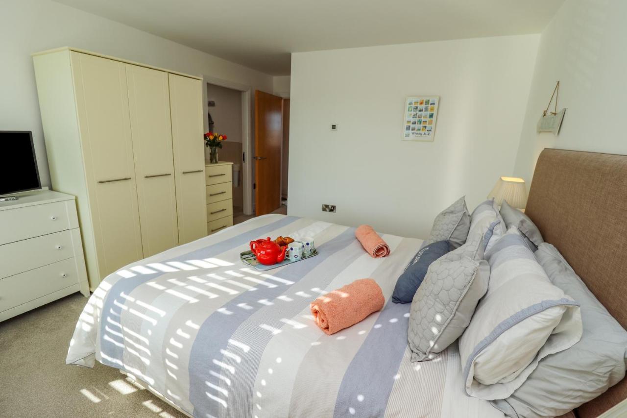 Apartamento Above & Beyond Whitby Exterior foto