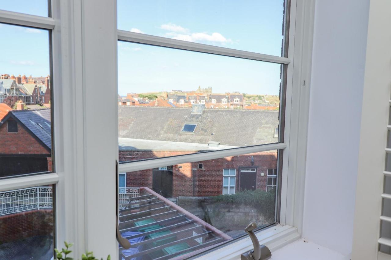 Apartamento Above & Beyond Whitby Exterior foto